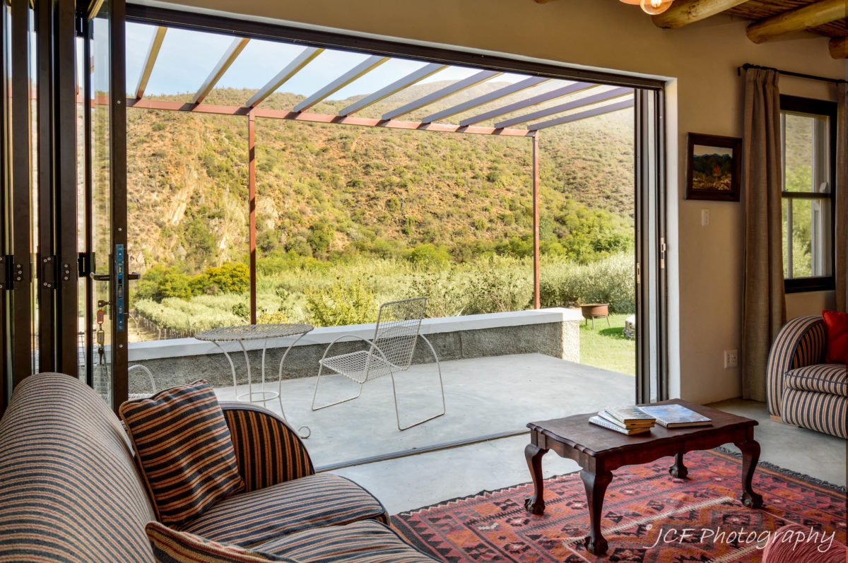 bokwagtershuis stoep at matjiesvlei cottages