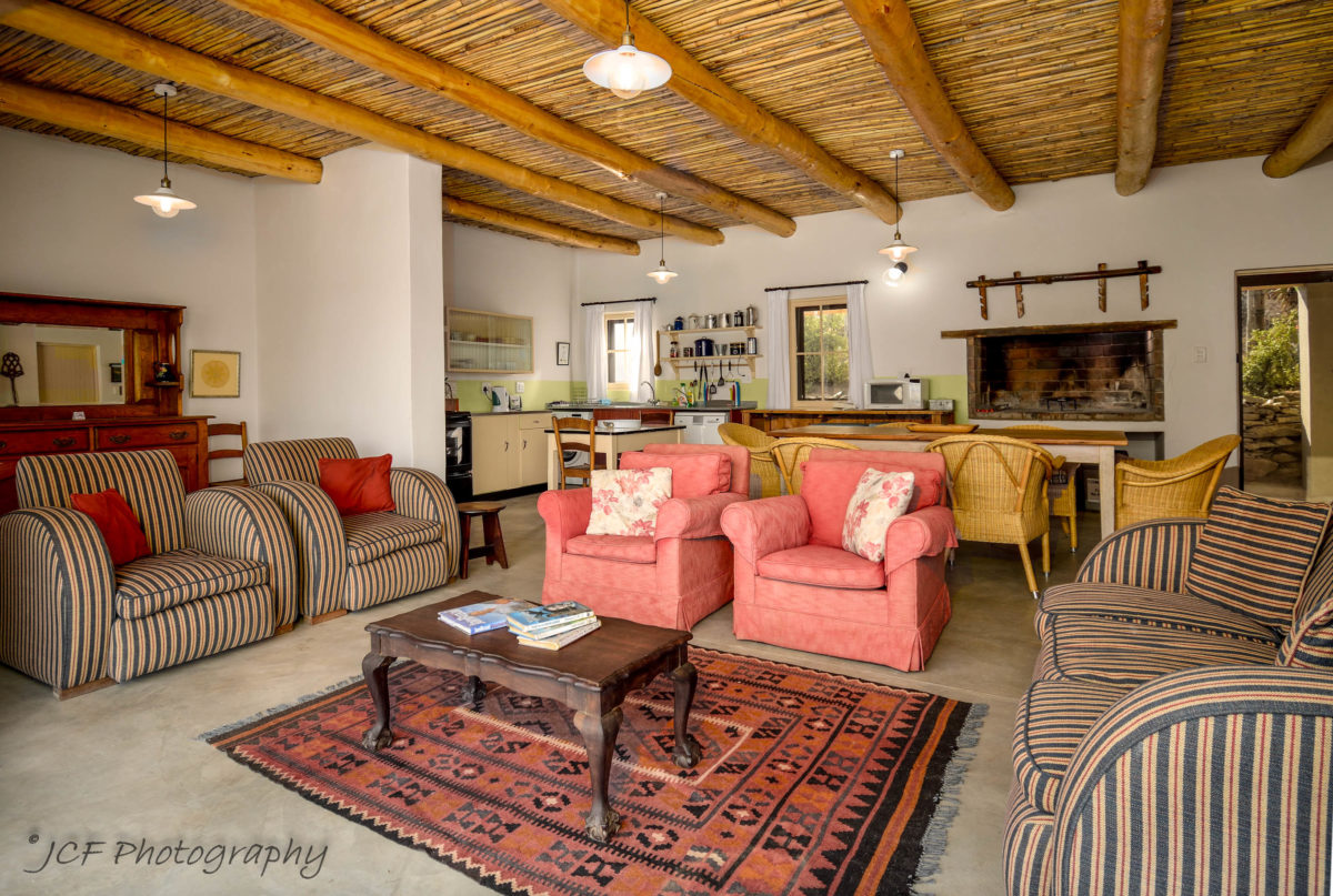 bokwagtershuis matjiesvlei cottages accommodation open-plan kitchen, dining room and living area