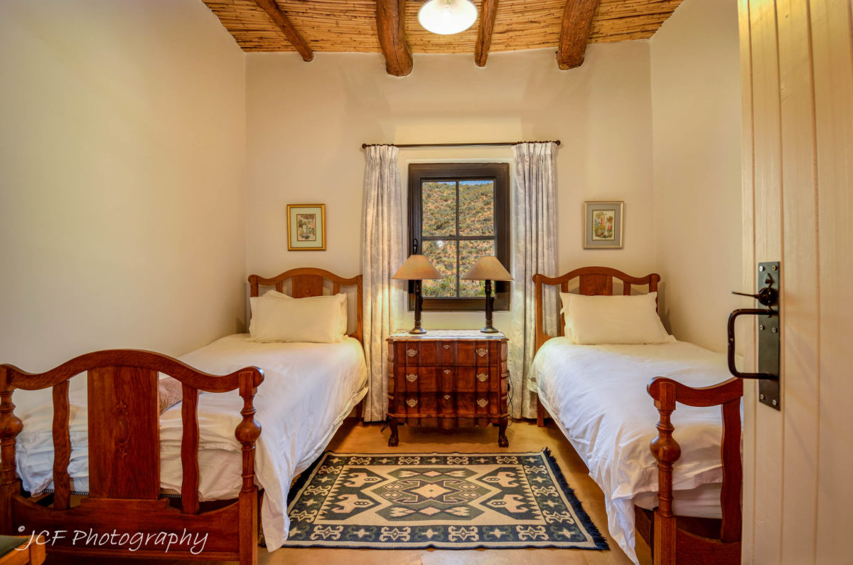 bokwagtershuis matjiesvlei cottages accommodation bedroom with 2 single beds