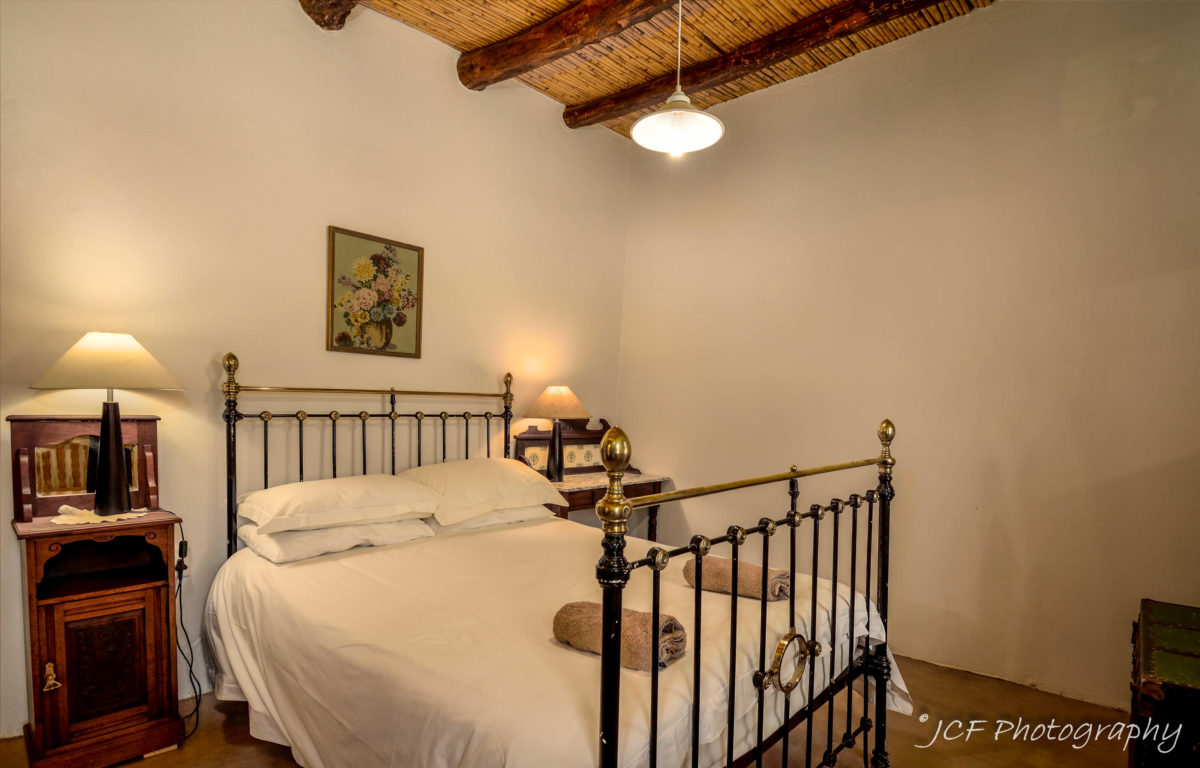 bokwagtershuis at matjiesvlei cottages accommodation main bedroom