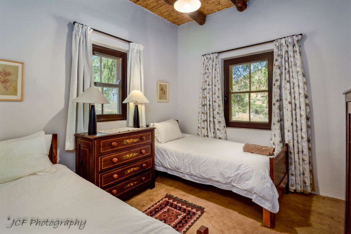 bokwagtershuis matjiesvlei cottages accommodation bedroom with 2 single beds