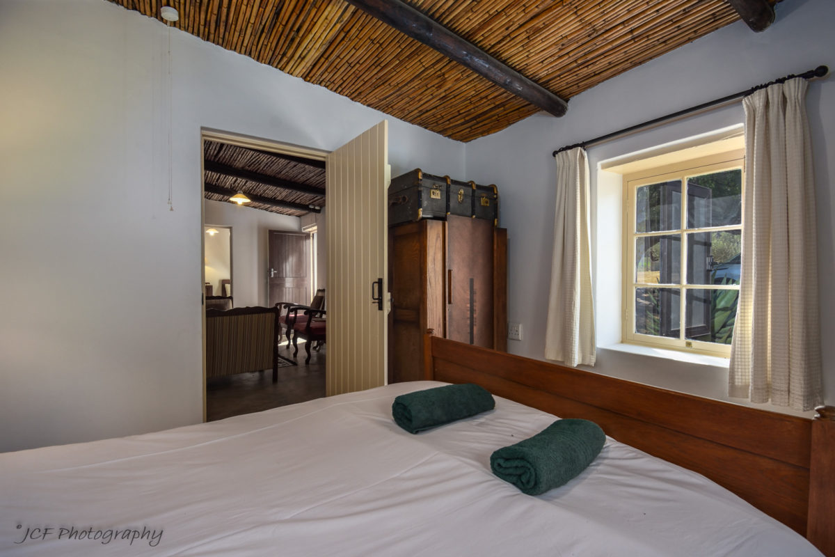 middelplaas main bedroom at matjiesvlei cottages and accommodation